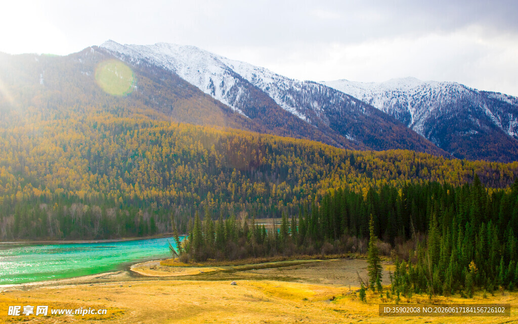 秋日山间的湖光山色美景