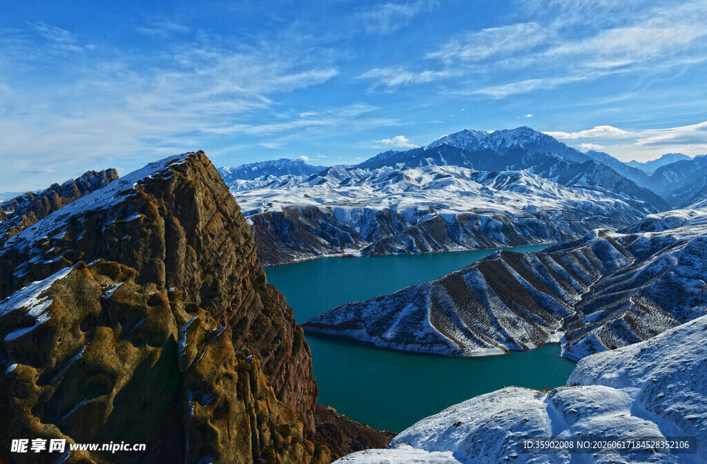 雪山湖泊壮丽自然景观