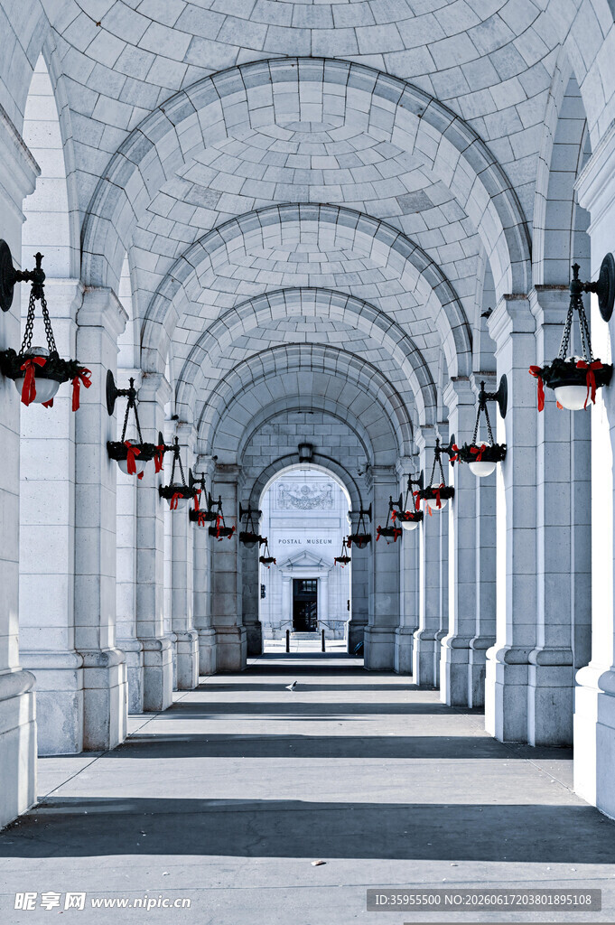 拱形长廊的古典建筑景观