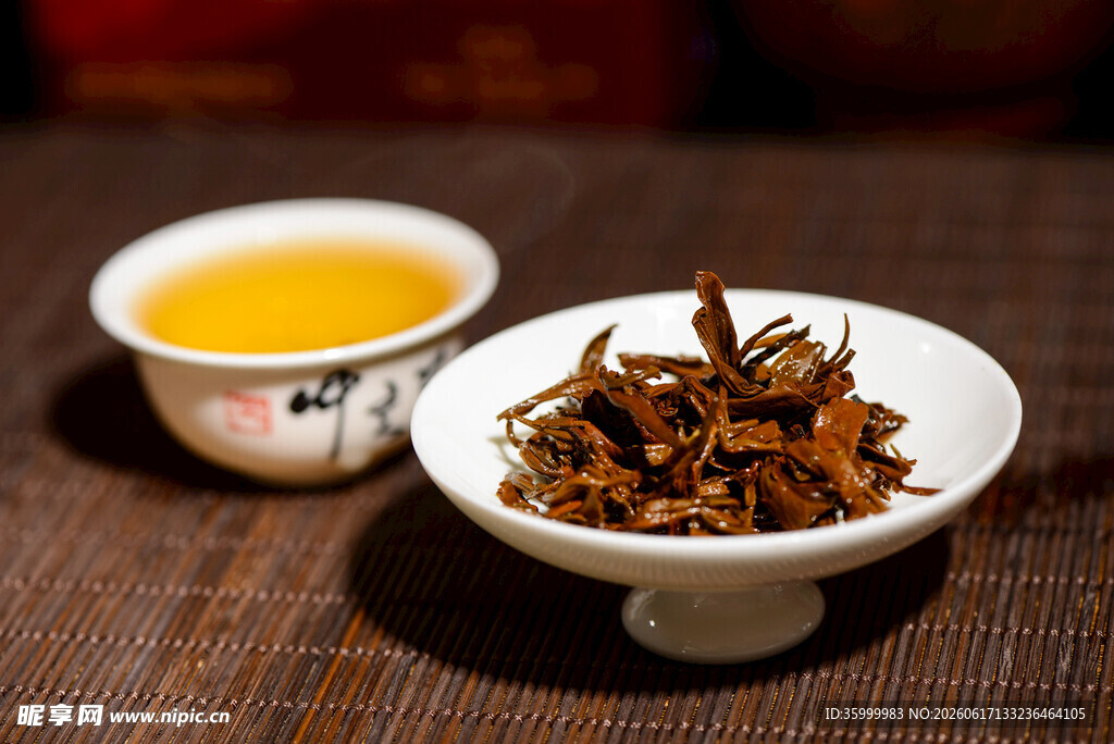 传统茶饮干茶与茶汤展示
