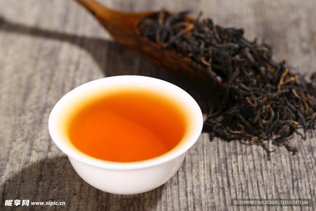 一杯红茶品味悠闲时光