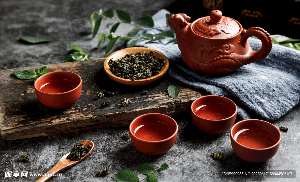 中式茶具尽显古朴雅致