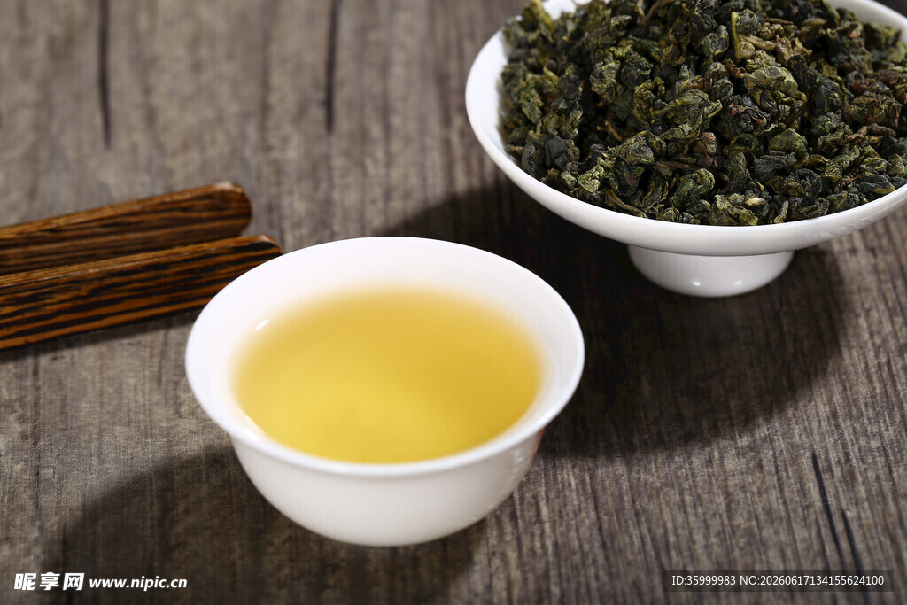 清香绿茶品味闲适时光