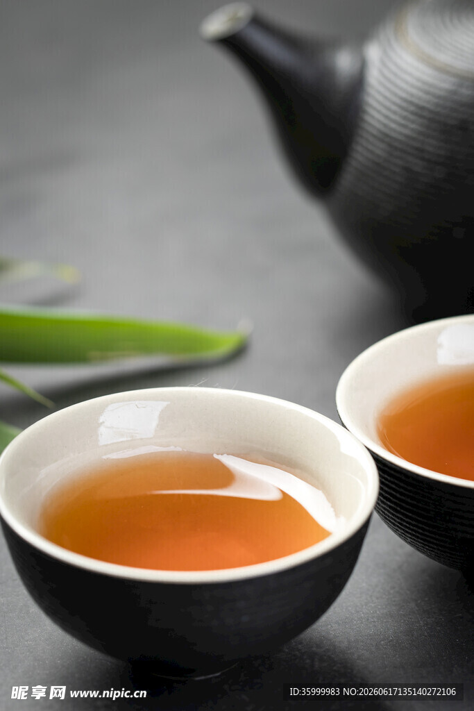 两杯香茗