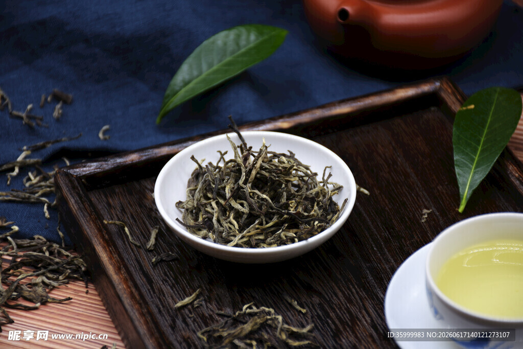 清香绿茶静享悠然时光