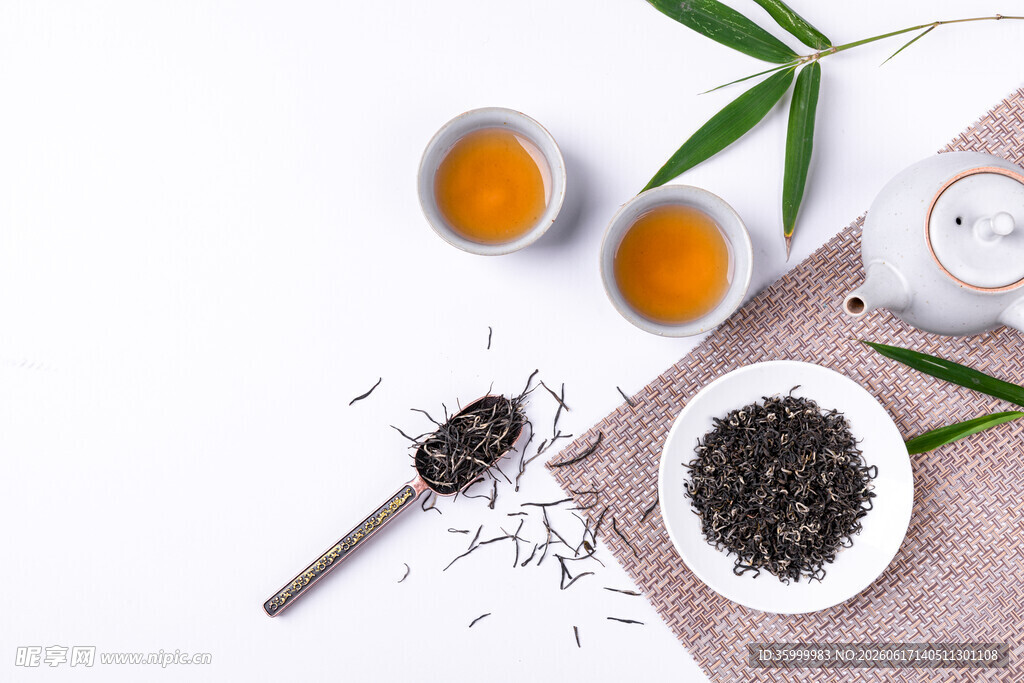 中式茶饮品味茶香时刻