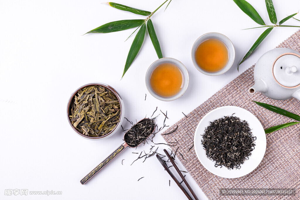 中式茶具与茶叶展示