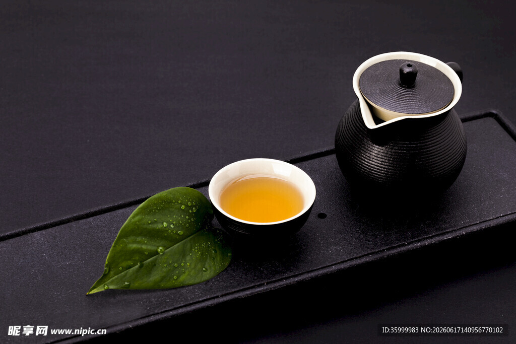 中式茶具与香茗
