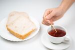手添料的茶与面包组合