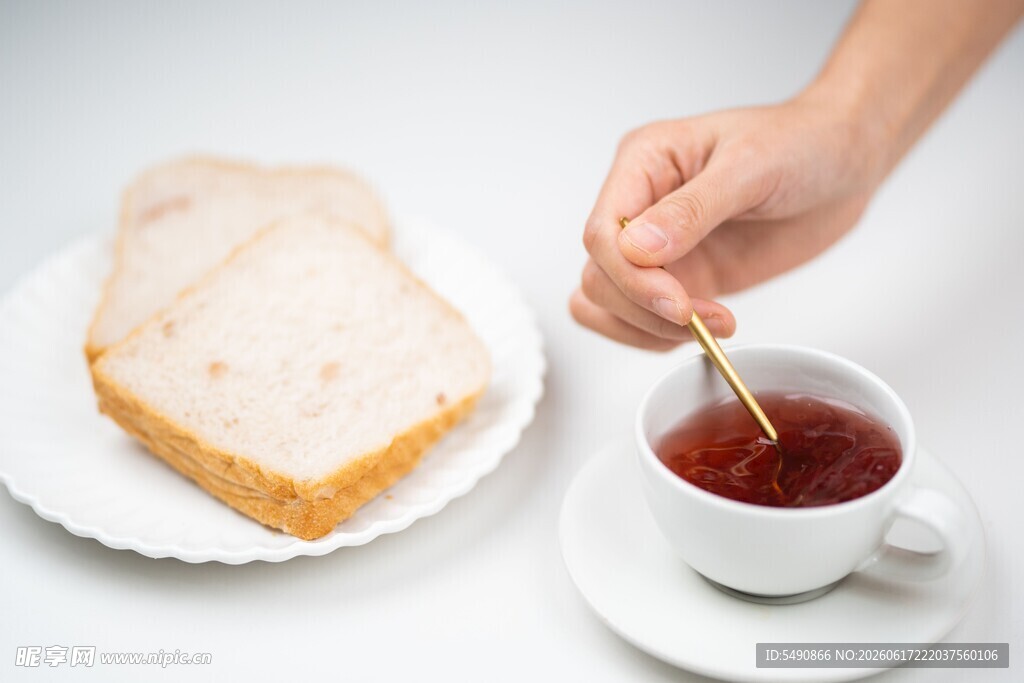 手添料的茶与面包组合