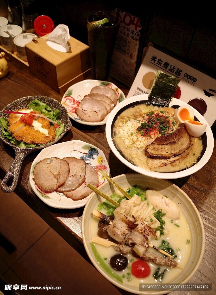 丰盛日式美食拼盘