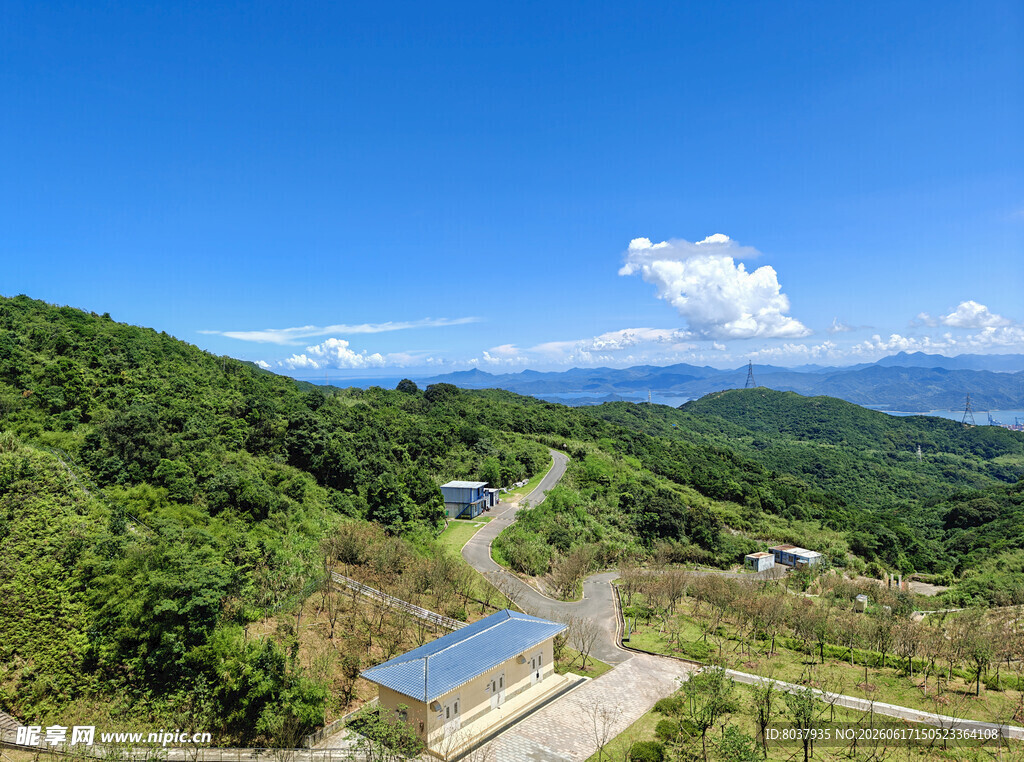 山间光伏电站