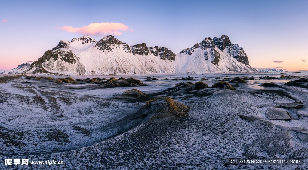 壮丽雪山全景风光