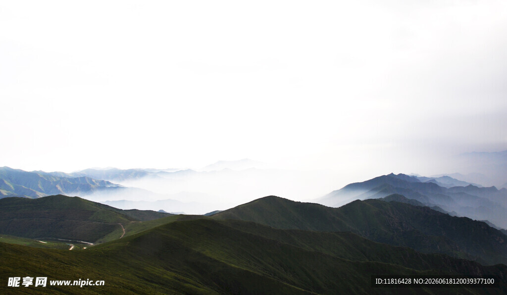 山峦云海景观