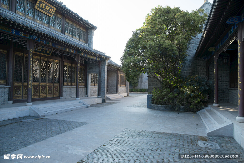 古巷悠悠尽显中式建筑韵味