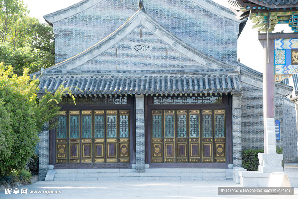 中式传统建筑古朴门庭
