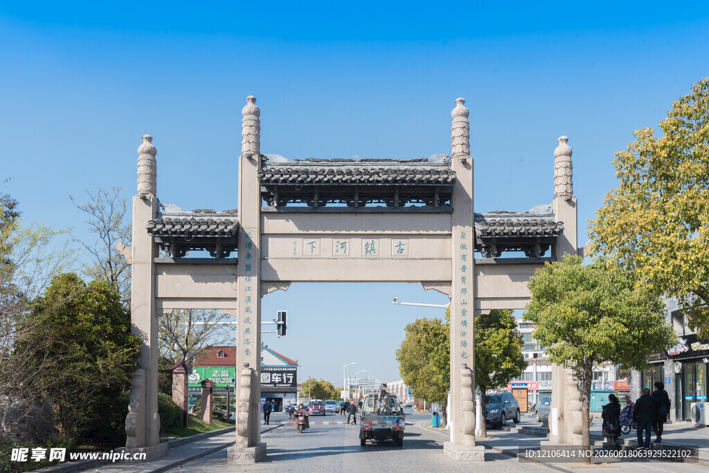 中式古朴牌坊街道景致