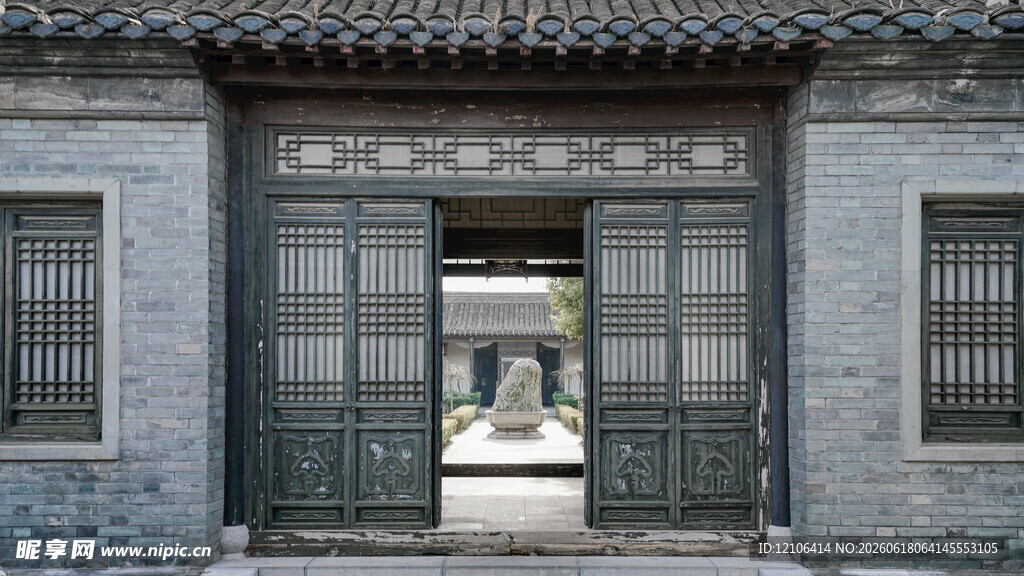 中式古宅大门