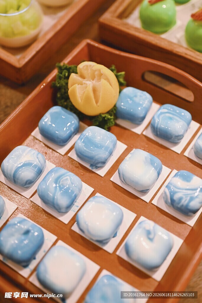 精致传统糕点摆盘展示