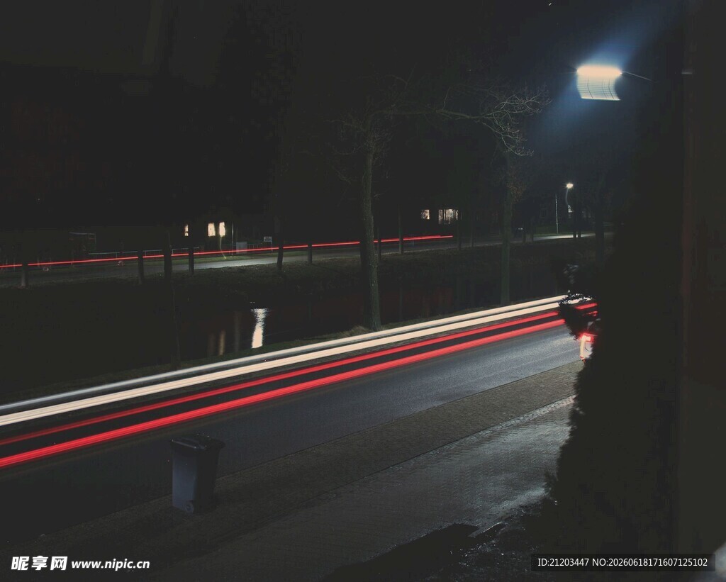 夜晚街道光影轨迹画面