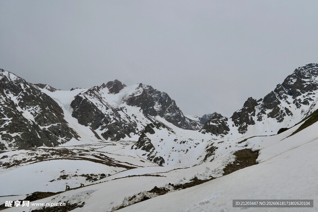 雪山壮丽景致