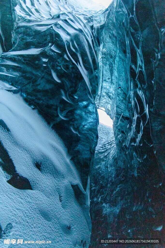 冰洞奇观神秘蓝色冰雪世界