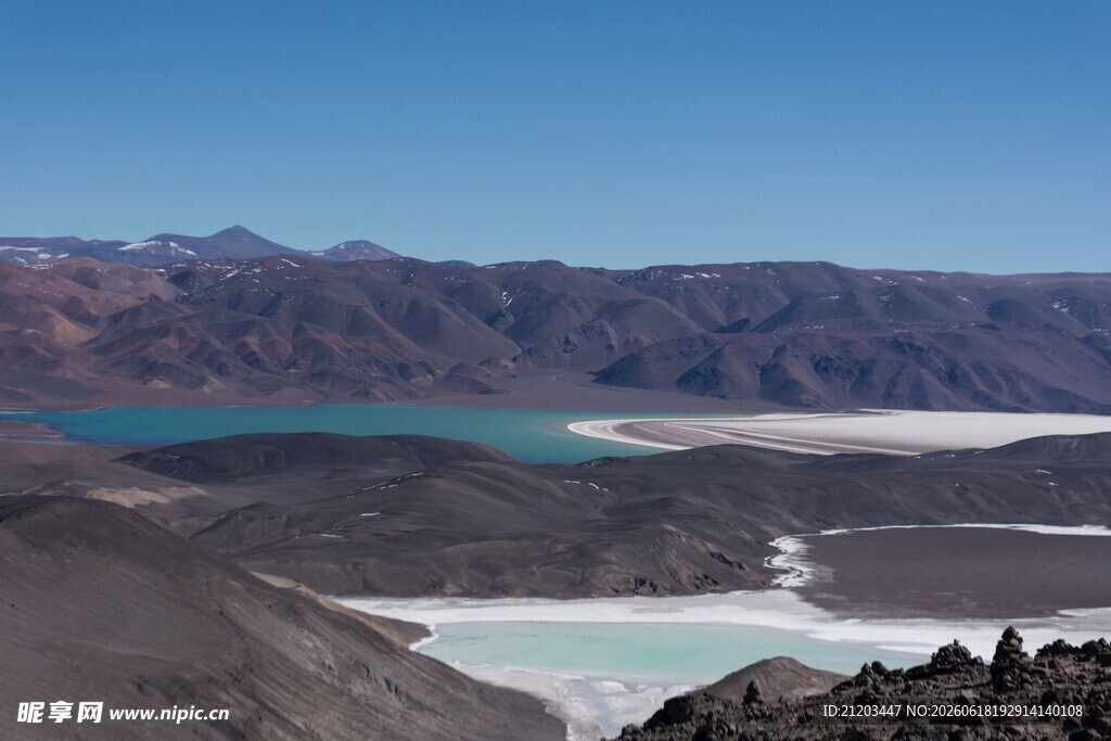 壮美高原湖泊景观