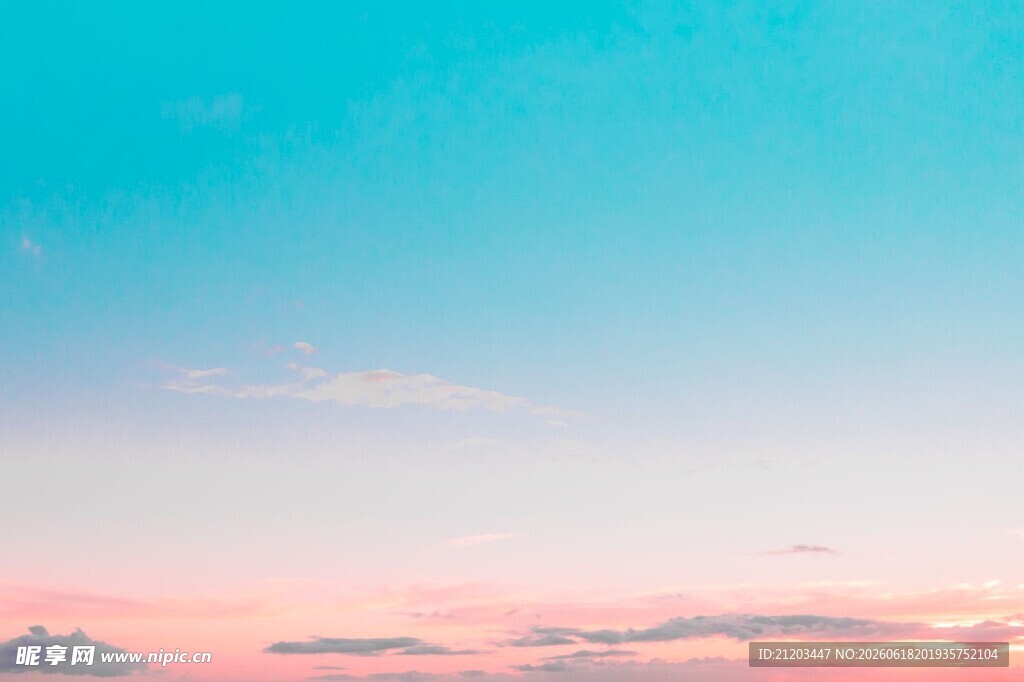 梦幻天空的美丽黄昏景色