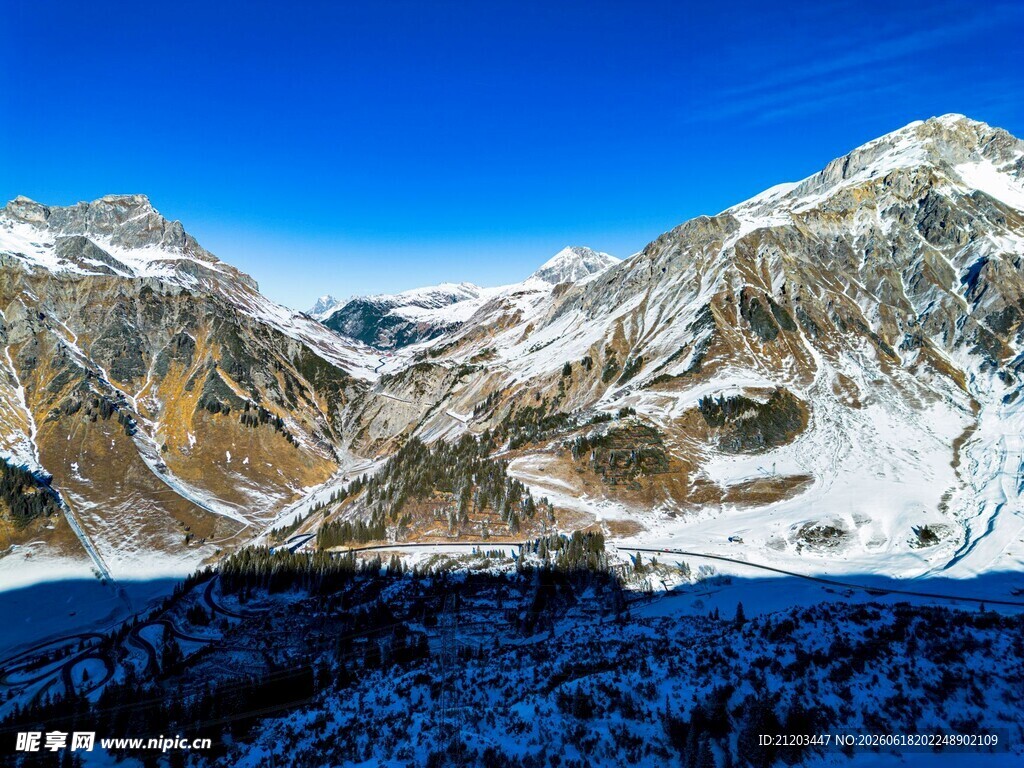 雪山壮丽景观