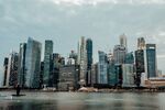 现代都市滨水摩天建筑群