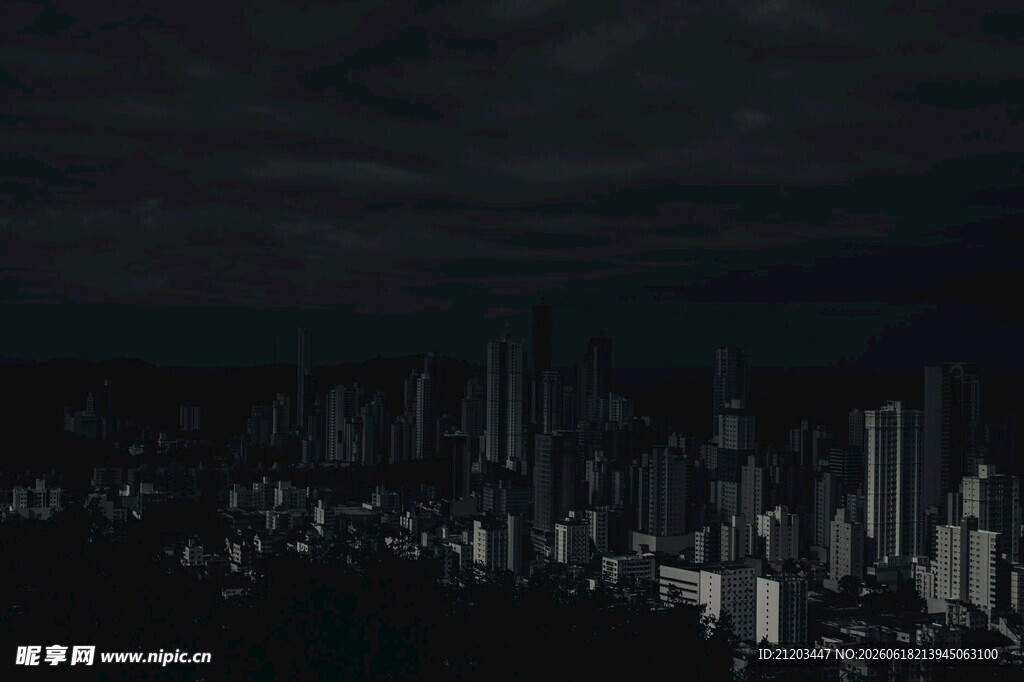 夜幕下的城市天际线