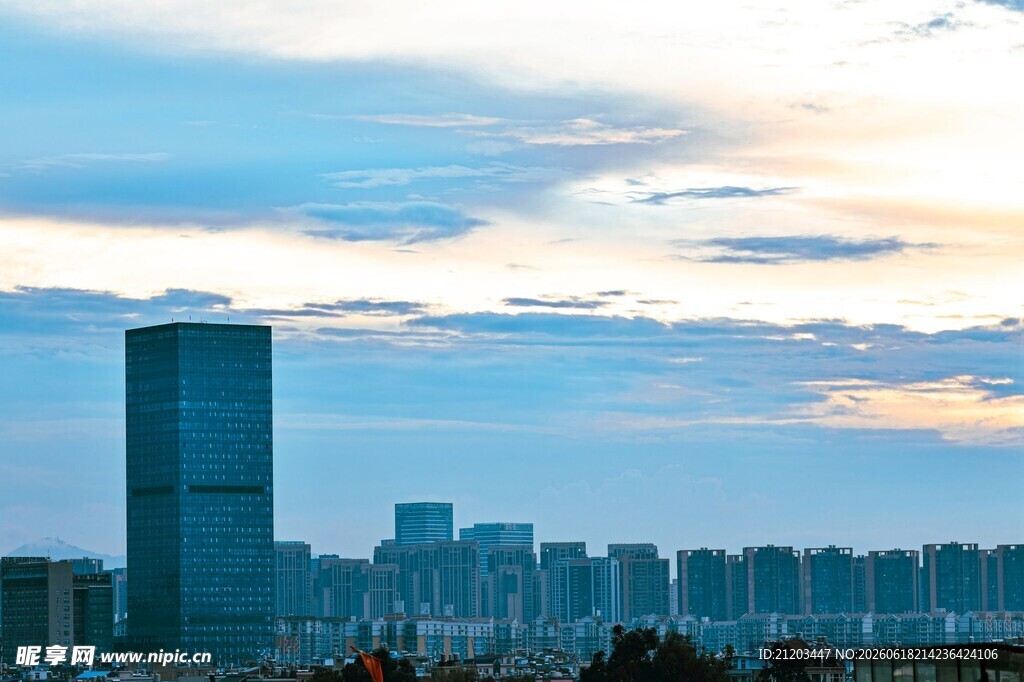 城市天际线黄昏美景