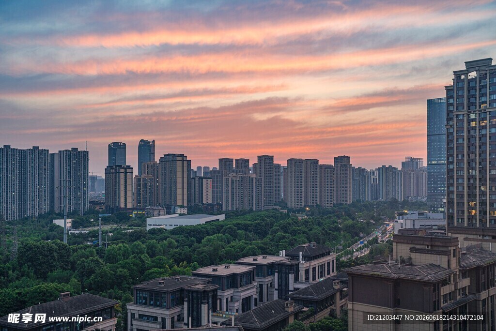 城市黄昏天际线美景