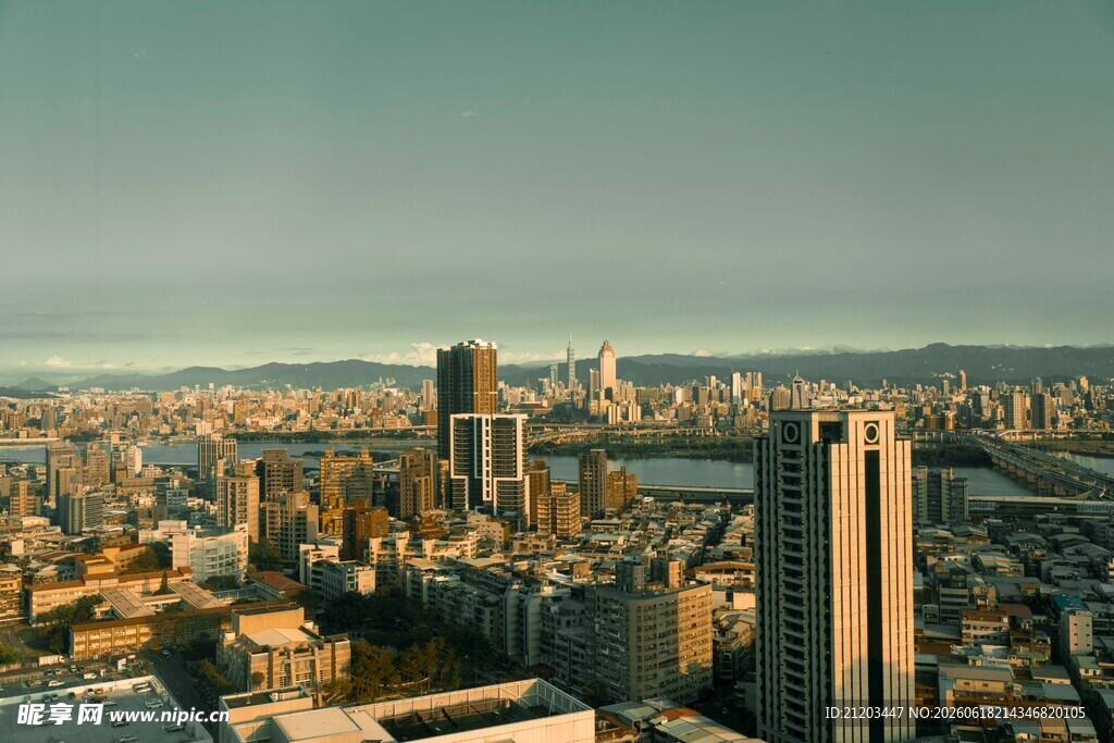 俯瞰繁华都市天际线