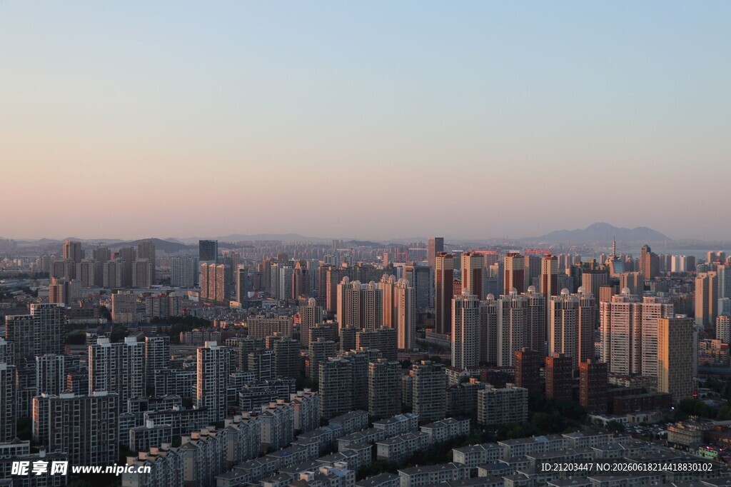 城市天际线黄昏俯瞰景观