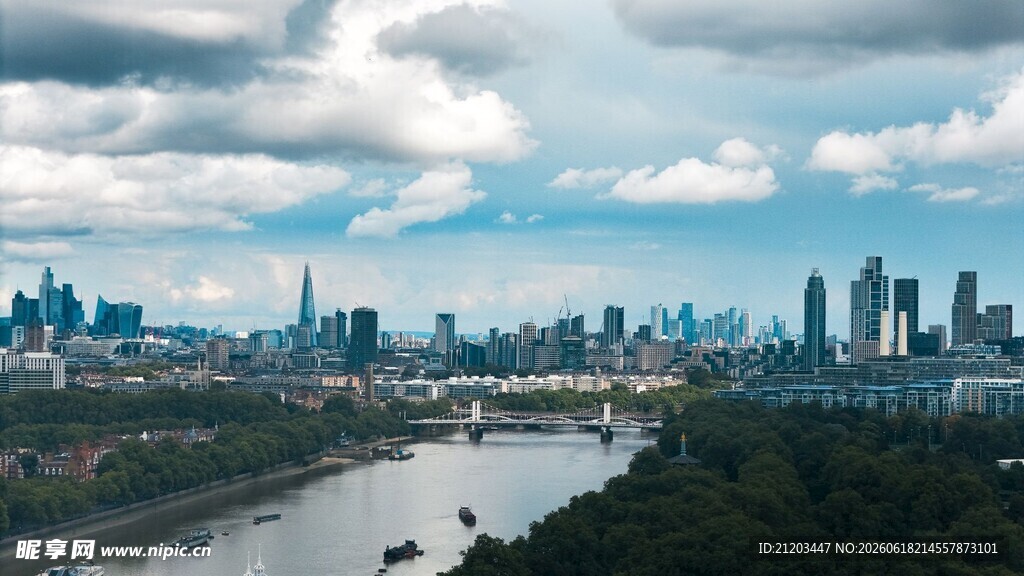 城市河畔天际线景观
