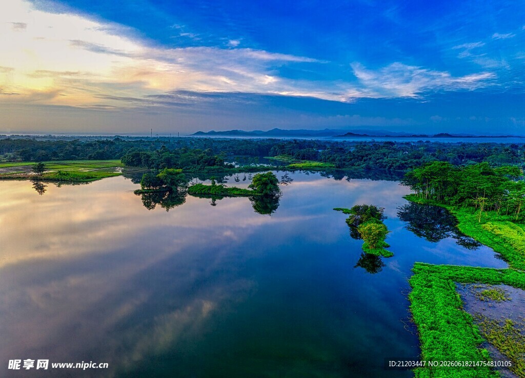湖畔黄昏美景