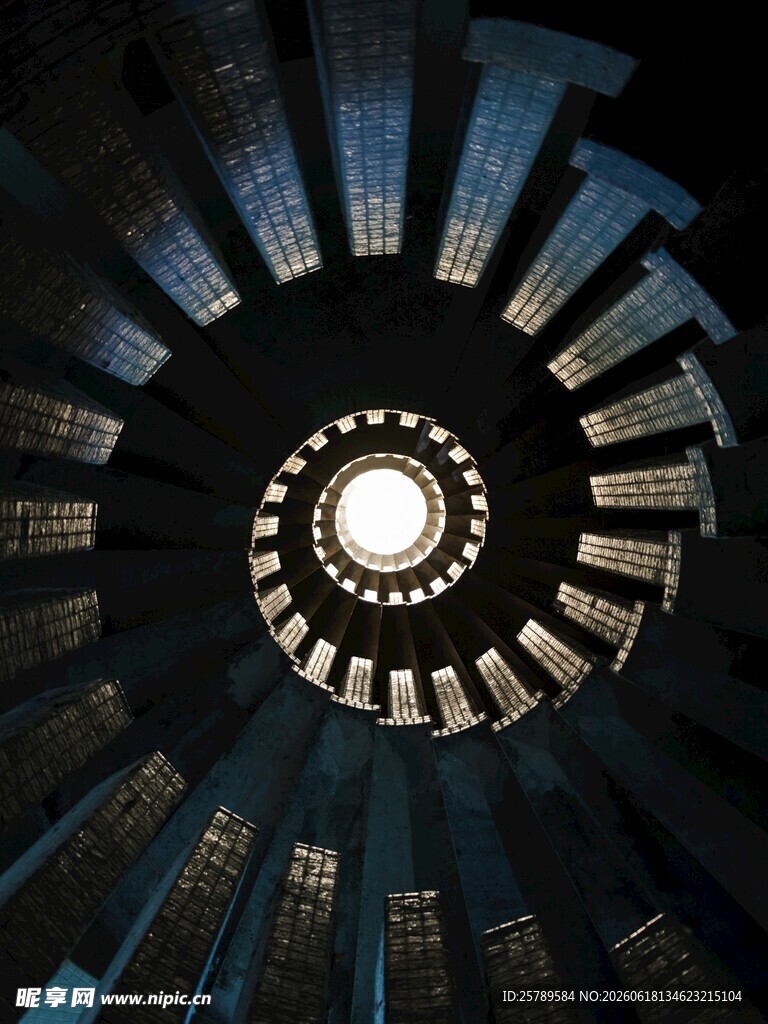 仰视城市高楼建筑景观