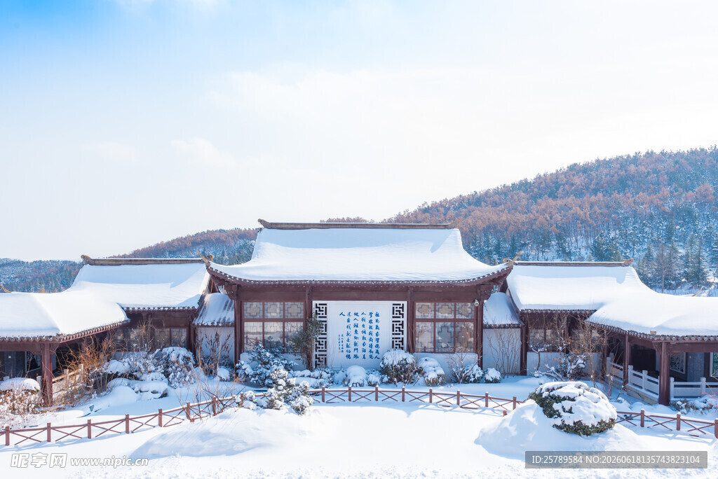 雪覆中式建筑尽显古韵