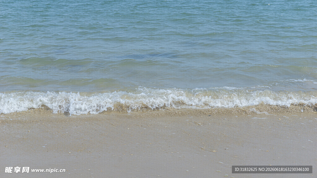 海边沙滩 海浪轻拍