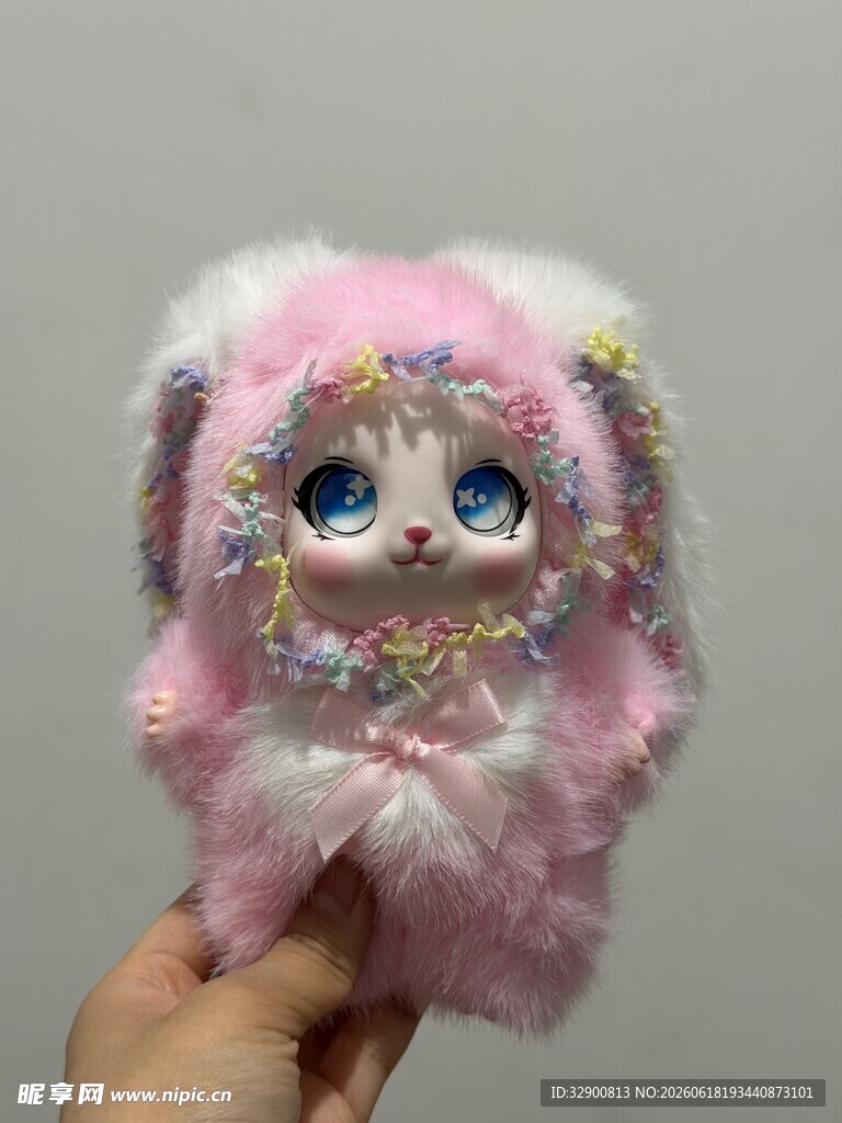 粉色毛绒大眼玩偶