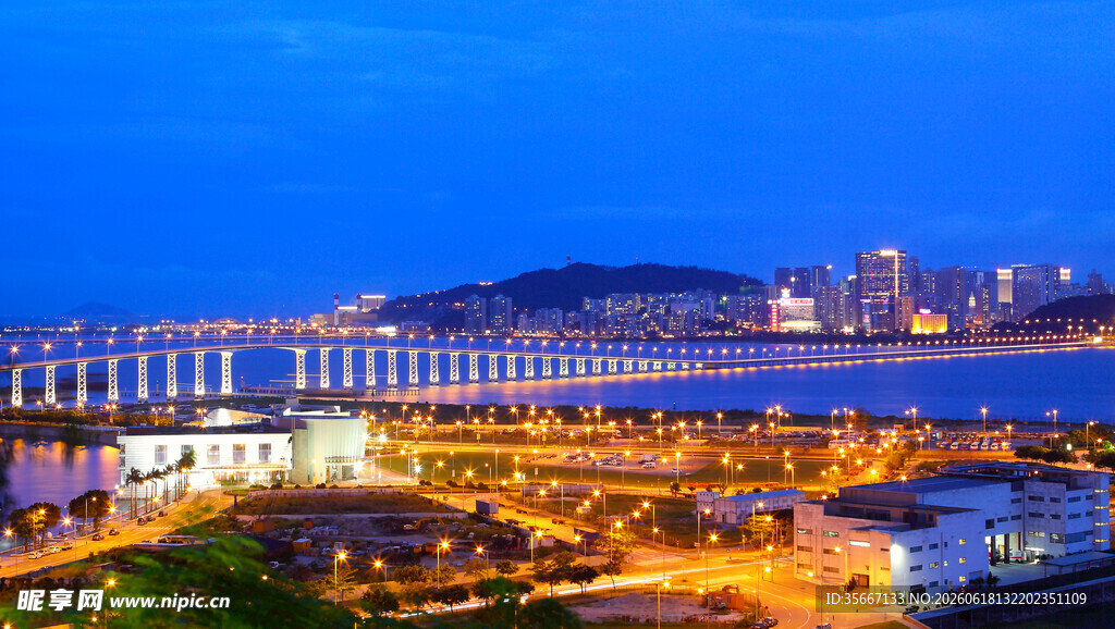 城市跨海大桥夜景风光