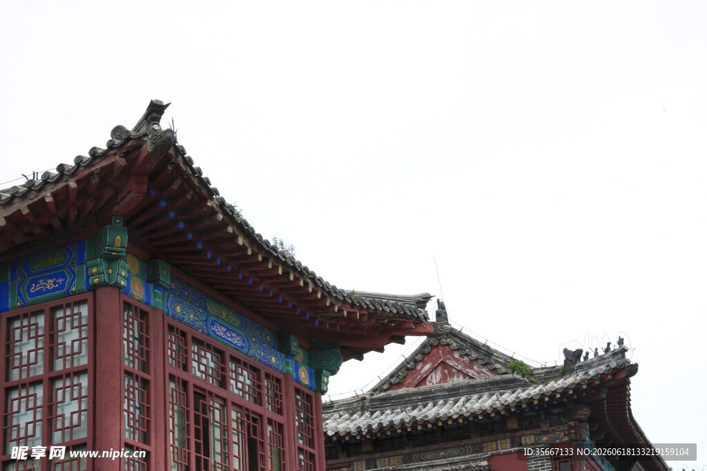 中式古建筑屋顶一角