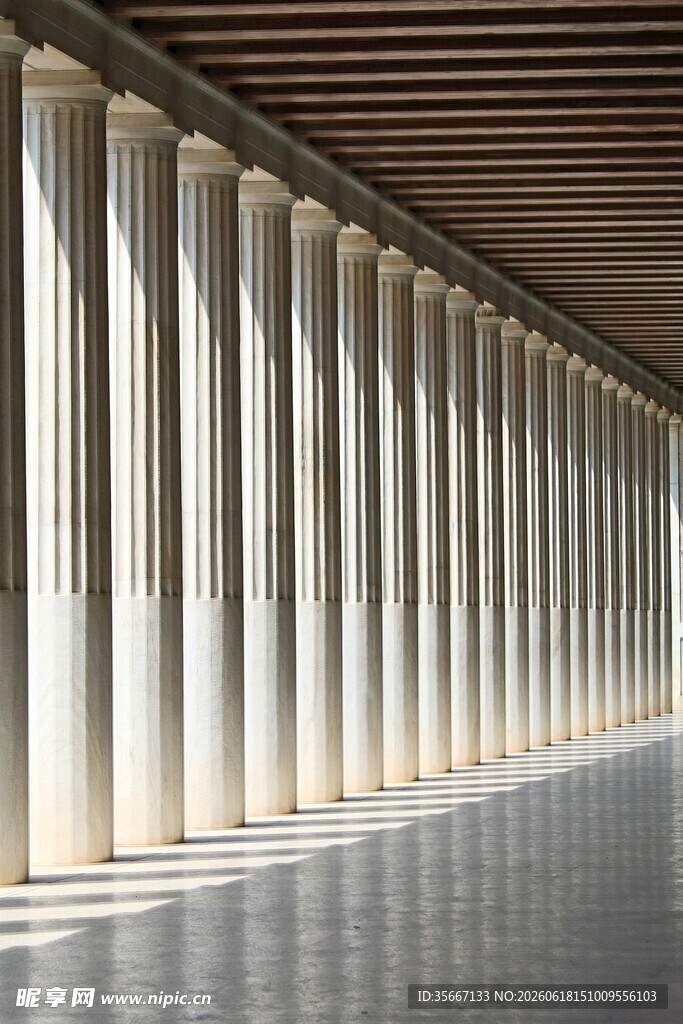 古典风格柱廊建筑场景