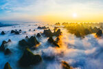 中国广西荔浦喀斯特雾海晨曦风光