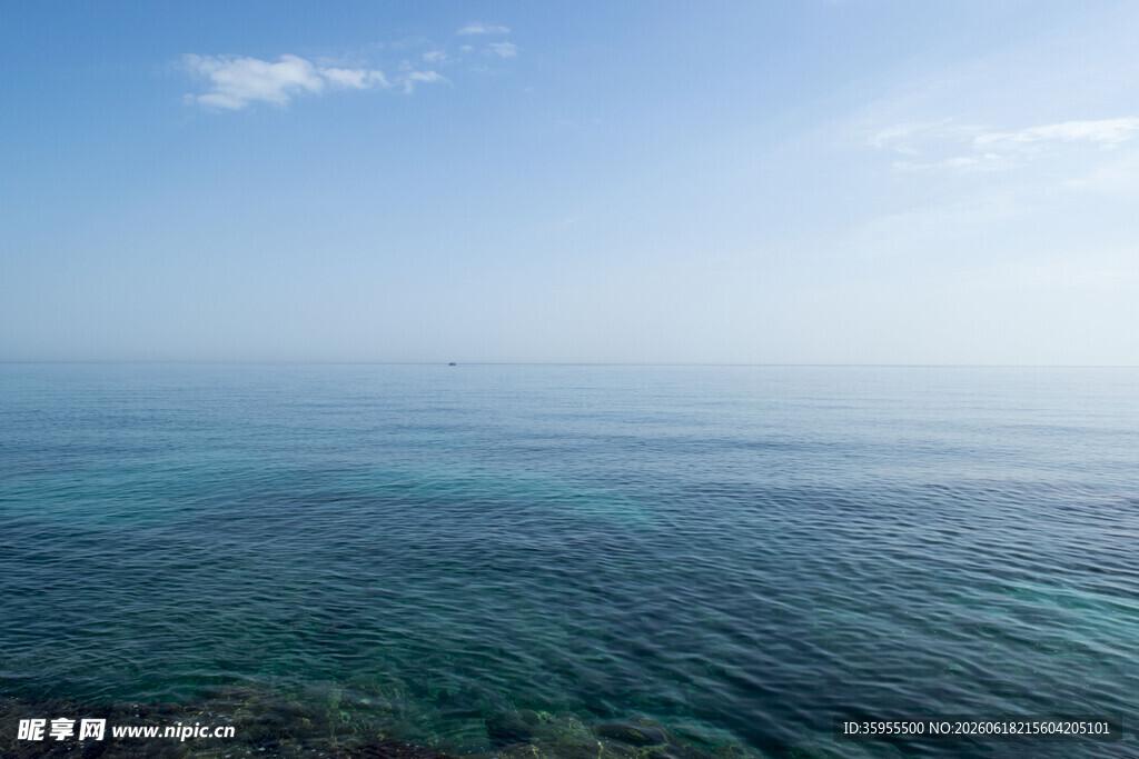 蔚蓝大海广阔天际美景