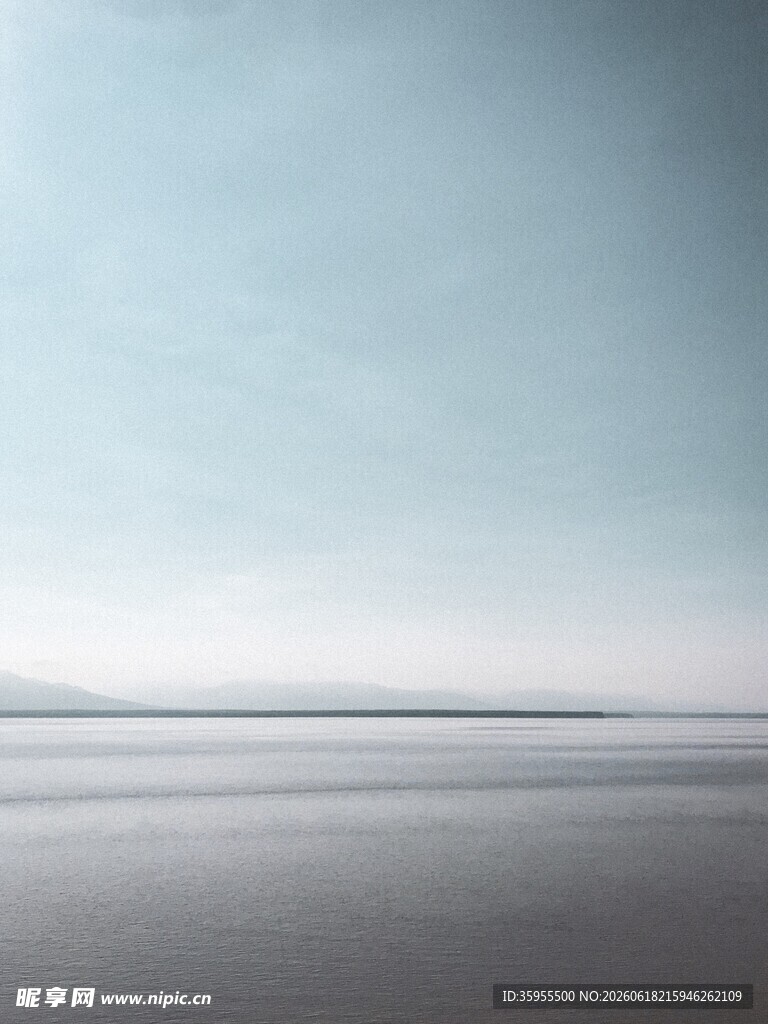宁静海面天际一线风光