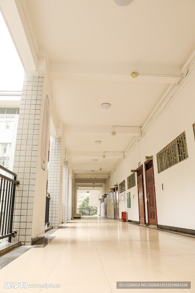 学校走廊内部场景