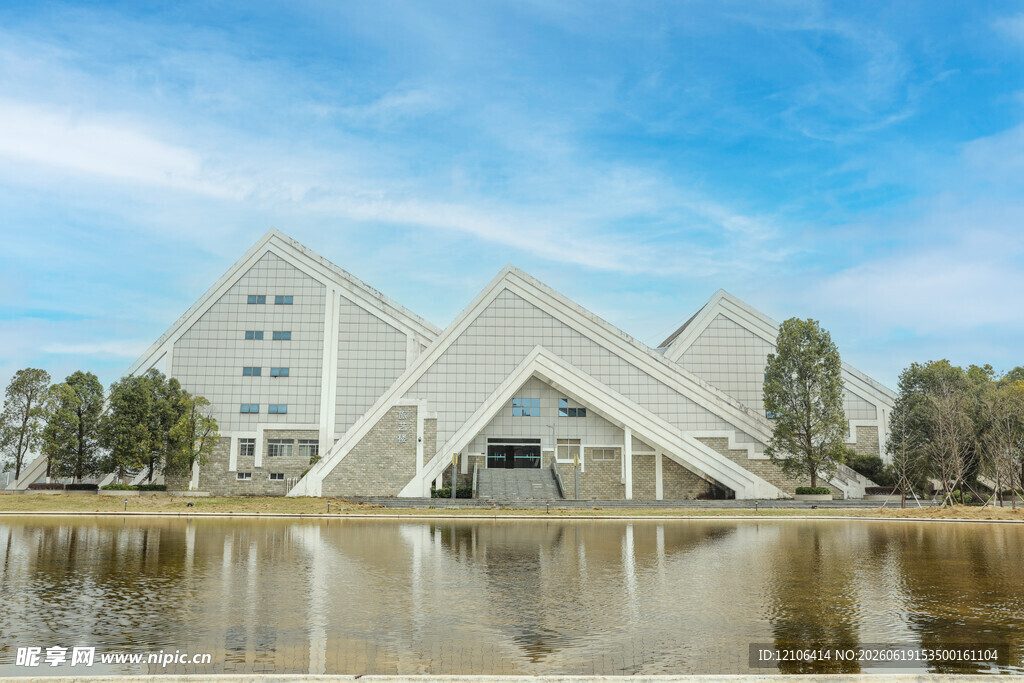 现代风格临水建筑景观