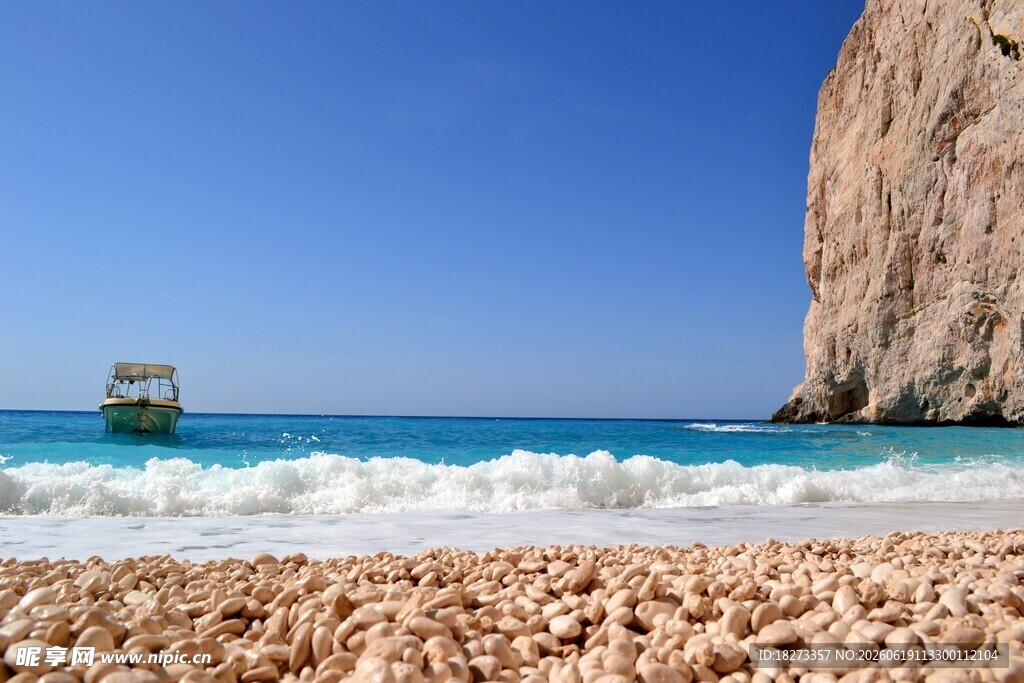 海边礁石旁的绝美海景